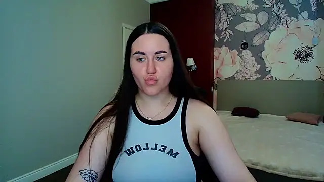 Roxie Bradley online show from July 1, 5:40 am