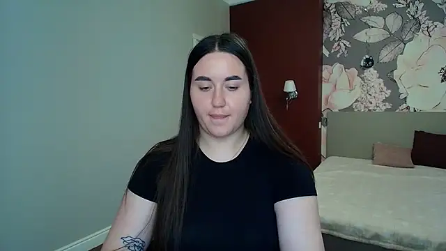 Roxie Bradley online show from August 3, 5:44 am