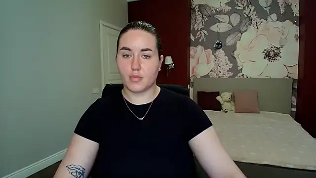 Roxie Bradley online show from July 22, 6:03 am