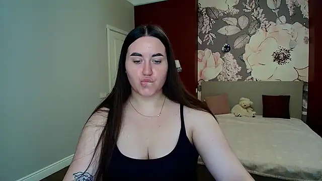 Roxie Bradley online show from July 29, 5:40 am