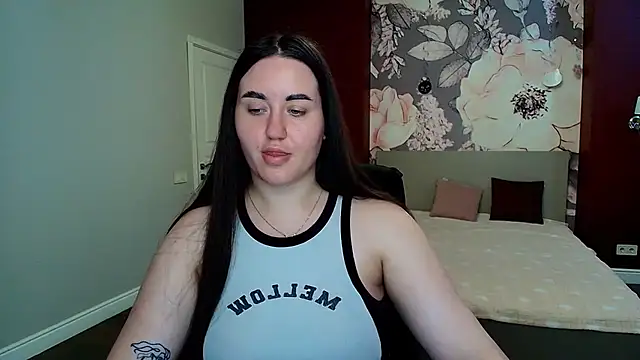Roxie Bradley online show from June 27, 6:03 am