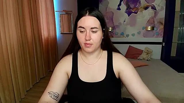 Roxie Bradley online show from July 20, 5:43 am