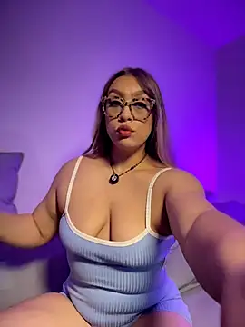 Im sophiie online show from July 5, 7:25 am