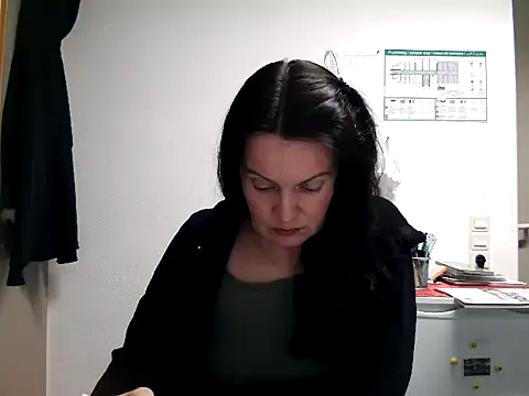 LoveNBloom online show from April 6, 6:42 pm