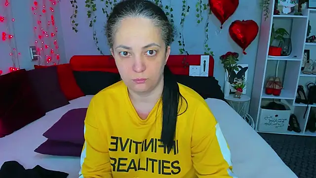 DarlingMilf online show from May 1, 6:11 pm