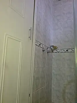 Laura takint online show from November 12, 9:24 pm