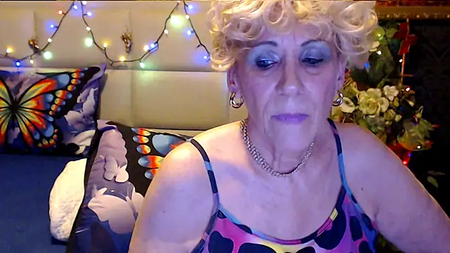 HappyWomanOn online show from November 3, 8:02 pm