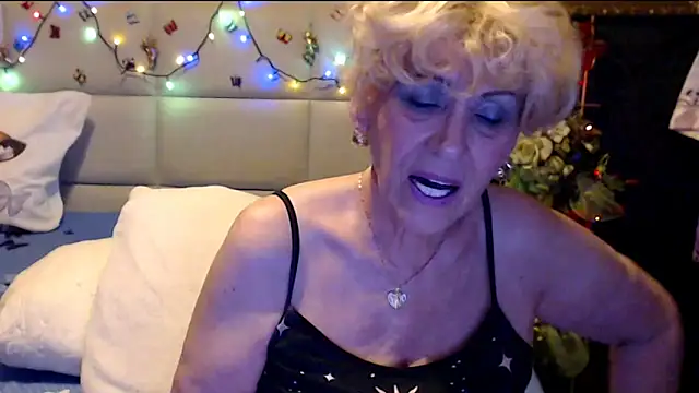 HappyWomanOn online show from November 25, 8:53 pm