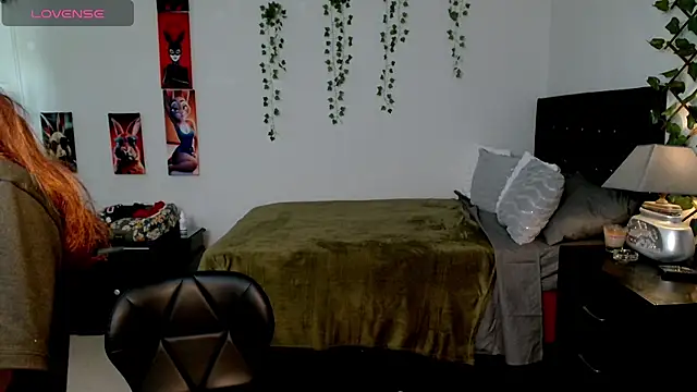 Dama Scarlata18 online show from October 1, 7:30 pm