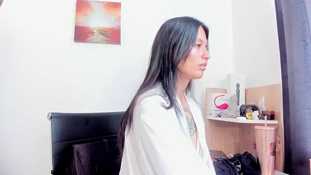 nia  white online show from December 19, 7:28 pm