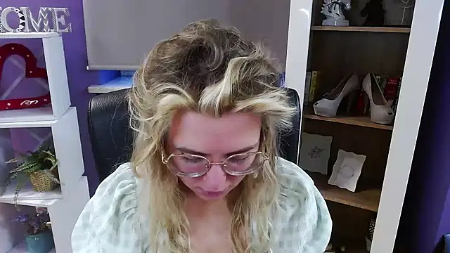 Zoey Erotic online show from February 27, 6:02 am