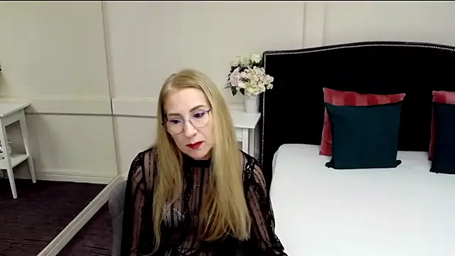 FoxyRamona online show from July 25, 12:01 pm