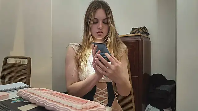Elnonoykeila77 online show from June 13, 4:10 am
