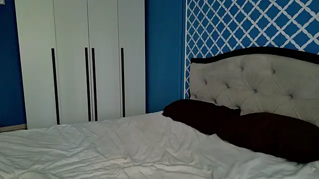 Busty Redhead online show from May 7, 9:35 am