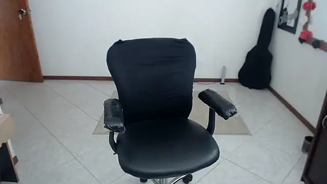 charlottezoe15 online show from March 4, 4:35 pm