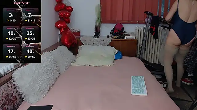 MilfDolores online show from June 11, 3:25 am