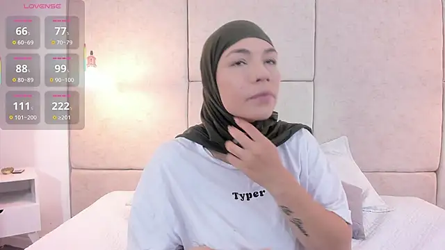 aisha vs online show from December 2, 1:13 pm