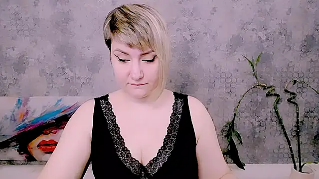 Djullia online show from April 30, 5:56 am