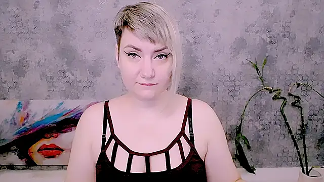 Djullia online show from July 5, 5:02 am