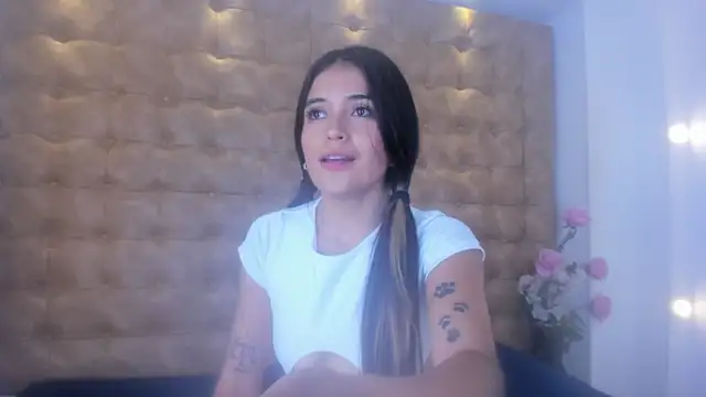 violet giraldo online show from April 29, 7:08 pm