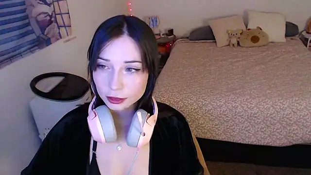 latinpetit online show from May 8, 2:26 am