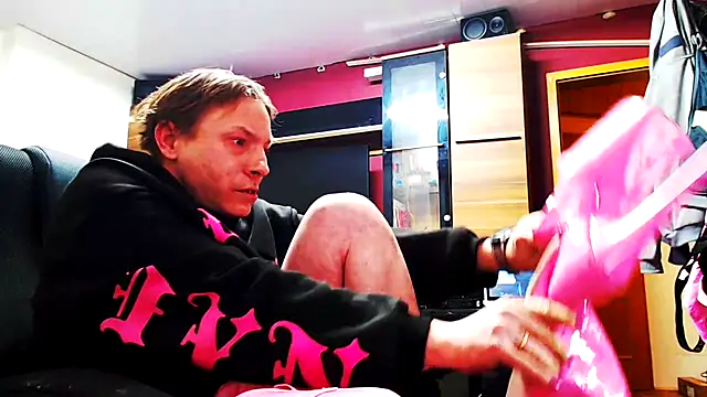 Fem-Boy40 online show from April 5, 10:31 pm