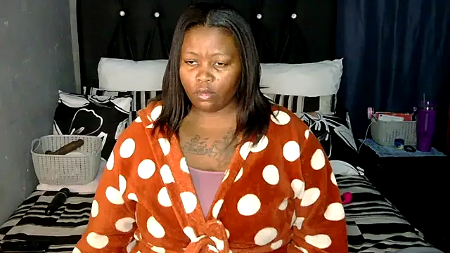 caramelbooty69 online show from March 12, 4:42 pm