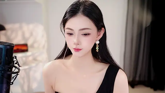 Ocean--Lili online show from June 3, 2:29 pm