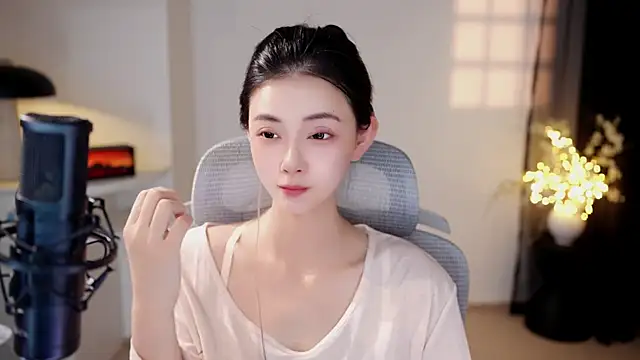 Ocean--Lili online show from August 2, 2:20 pm