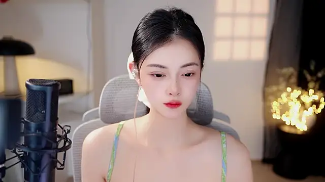 Ocean--Lili online show from July 22, 2:40 pm