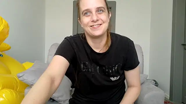 Chantalee online show from July 28, 8:01 am