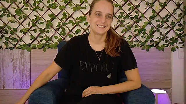 Chantalee online show from October 26, 7:48 am