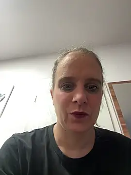 Chantalee online show from April 30, 5:23 am