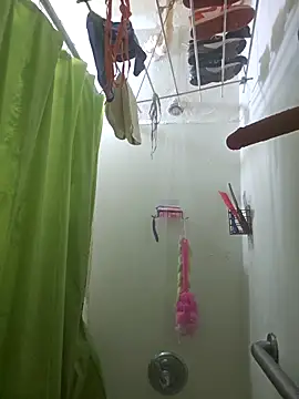 Snapshot of Snowbunnycake_131 chatting on October 16, 8:17 am Snowbunnycake 131 online show from October 16, 8:17 am