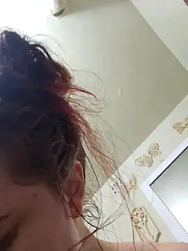 Snapshot of Snowbunnycake_131 chatting on September 22, 8:24 am Snowbunnycake 131 online show from September 22, 8:24 am