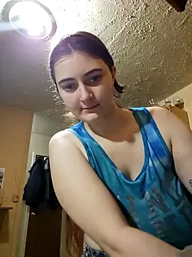 Snapshot of Snowbunnycake_131 chatting on October 18, 6:27 am Snowbunnycake 131 online show from October 18, 6:27 am