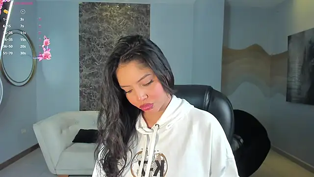 NinaMichelle online show from June 5, 10:43 am