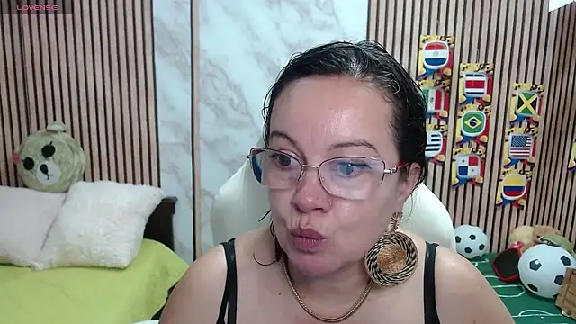 Sonialorens  online show from July 8, 4:31 pm