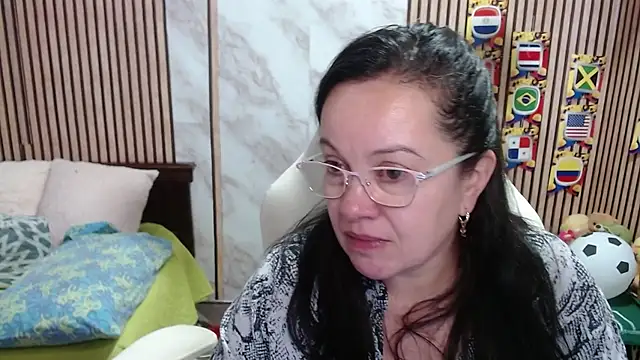 Sonialorens  online show from June 21, 7:29 pm