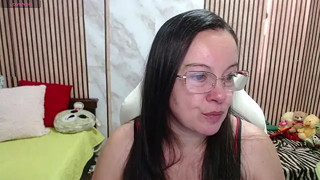Sonialorens  online show from July 24, 10:50 pm