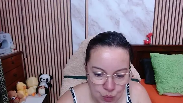 Snapshot of Sonialorens_ chatting on October 13, 11:18 pm Sonialorens online show from October 13, 11:18 pm