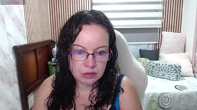 Sonialorens  online show from June 8, 1:12 pm