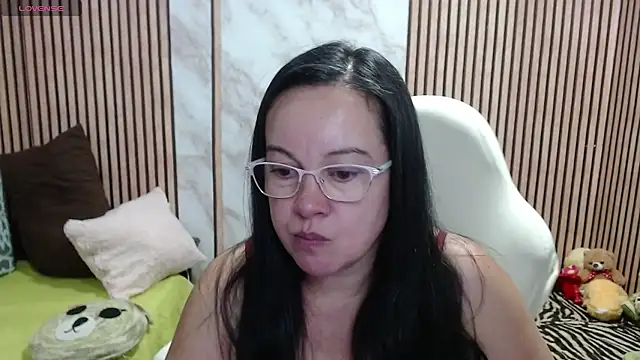 Sonialorens  online show from July 31, 11:17 pm