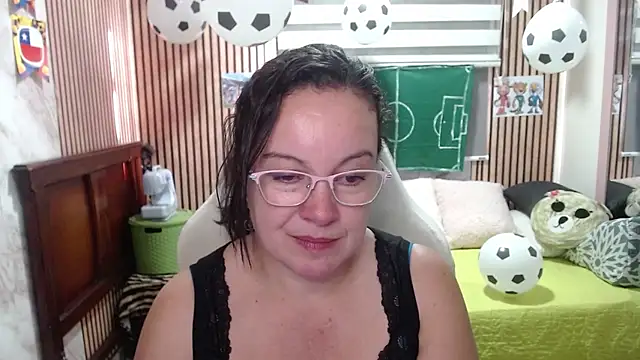 Sonialorens  online show from June 11, 9:44 pm