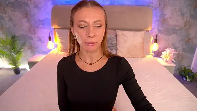 MirandaHobbs online show from October 22, 7:46 am