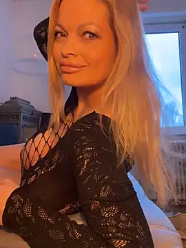 Lisavontease online show from March 14, 8:15 am