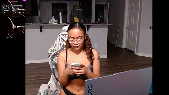 RylHoneyy online show from June 14, 2:46 am