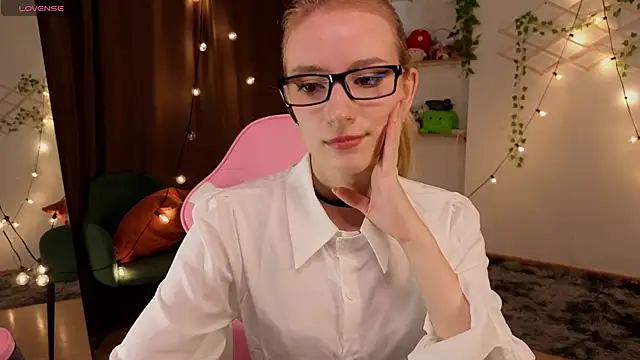 berrry girl online show from June 17, 6:37 am