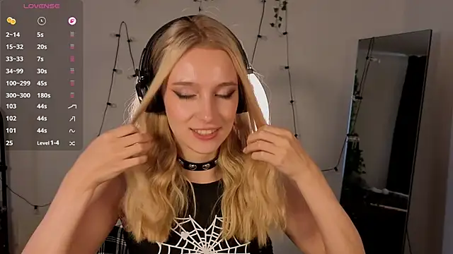 berrry girl online show from June 22, 12:24 pm
