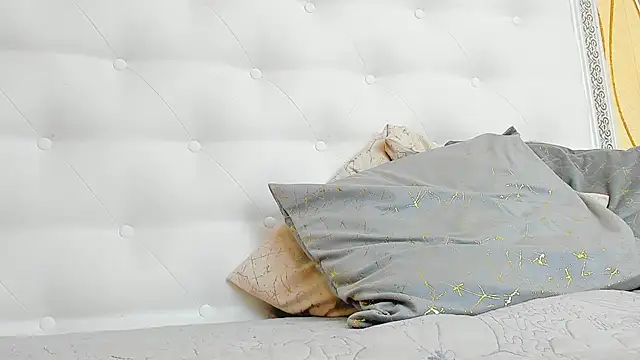 karissia online show from November 14, 8:03 am